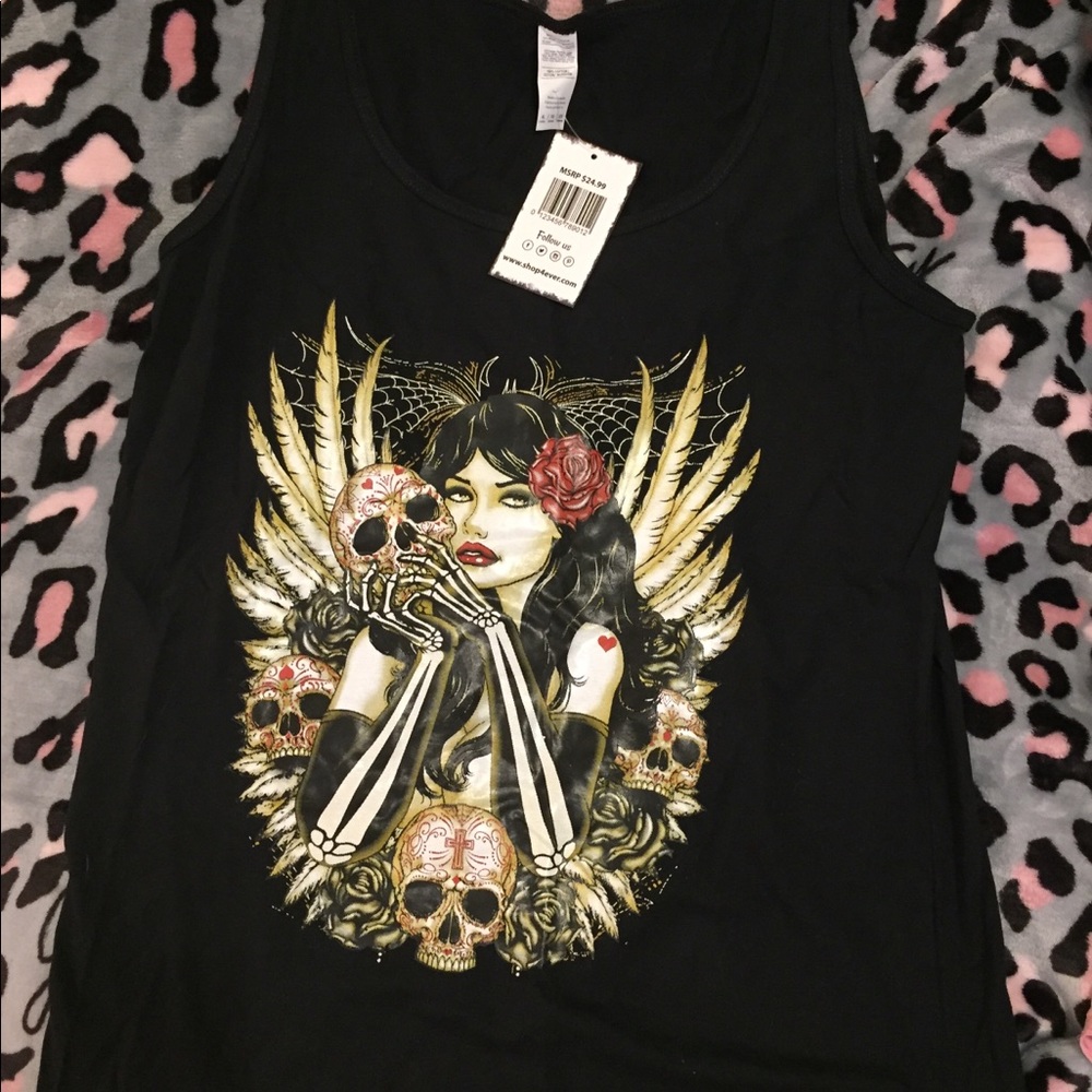 Shop 4ever ✨Brand New✨ Lady with skulls
